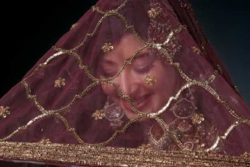 முதல் படமே ரூ. 1000 கோடி வசூல்!! 20 வயதான நடிகை சாரா அர்ஜுனின் போட்டோஷூட்..