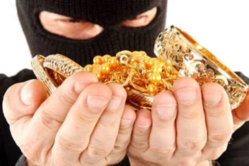 யாழில் பட்டபகலில் வீடு புகுந்து திருட்டு!