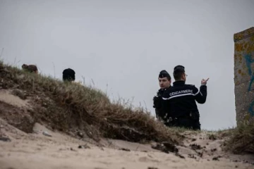 பிரான்ஸில் கரையொதுங்கிய பிளாஸ்டிக் பைகள்! அதிர்ச்சியடைந்த பொலிஸார்