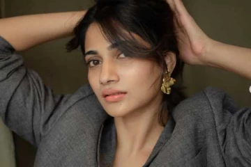 பிக்பாஸ் லாஸ்லியாவா இது!! மாடர்ன் லுக்கில் இப்படி இருக்காங்க..