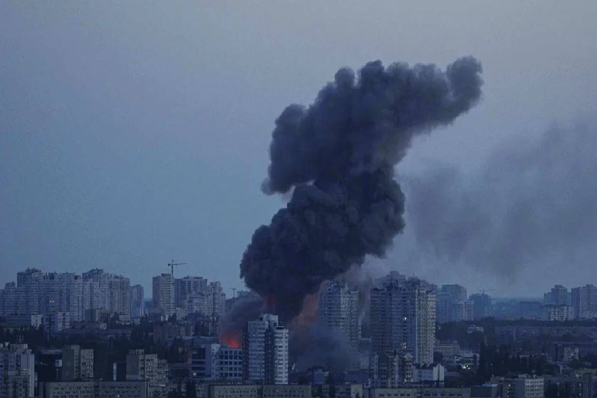உக்ரைன் துறைமுக நகரங்கள் மீது ரஷியா தாக்குதல் ; 3 பேர் பலி | Russia Attacks Ukrainian Port Cities 3 Killed உக்ரைன் துறைமுக நகரங்கள் மீது ரஷியா தாக்குதல் ; 3 பேர் பலி | Russia Attacks Ukrainian Port Cities 3 Killed