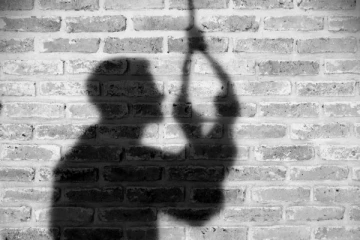 சீர்த்திருந்த நிலையத்தில் தற்கொலைக்கு முயன்ற இளைஞன் ; இறுதியில் நேர்ந்த சோகம்