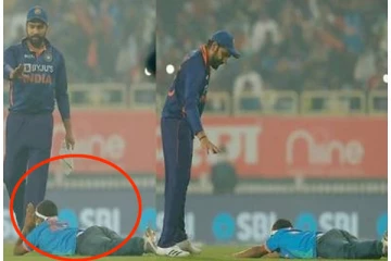 மைதானத்திற்குள் ஓடிப்போய் ரசிகர் செய்த தரமான சம்பவம்! ஹீரோவான் ரோஹித் ஷர்மா... வைரல் வீடியோ