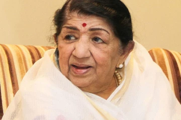 முன்னணி பாடகி-லதா மங்கேஷ்கரின் செயற்கை சுவாச கருவிகள், அகற்றப்பட்டுள்ளன