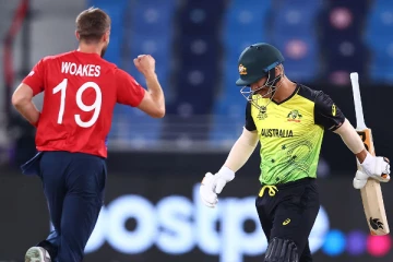 பட்டுபட்டுனு சிதறிய விக்கட்! போராடி 125 ஓட்டங்களை எடுத்த அவுஸ்திரேலியா; வெற்றி முனைப்பில் இங்கிலாந்து