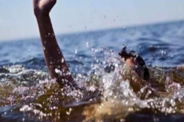 පාසල් සිසුවෙකු පාලමකින් මා ඔයට පැන අතුරුදන් වෙයි.