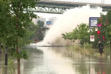 கனேடிய நகரமொன்றில் தெருக்களை வெள்ளக்காடாக்கிய சம்பவம்: 150,000 பேர் பாதிப்பு