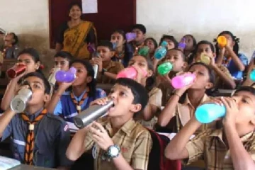 தமிழ்நாடு அரசு பள்ளிகளில் வாட்டர் பெல் திட்டம்.., மாணவர்களை தண்ணீர் குடிக்க வைக்க புதிய முடிவு