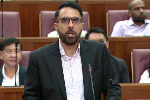 திடீரென்று எதிர்க்கட்சி தலைவரை பதவி நீக்கிய சிங்கப்பூர் பிரதமர் | Singapore Parliament Vote Remove Opposition Leader