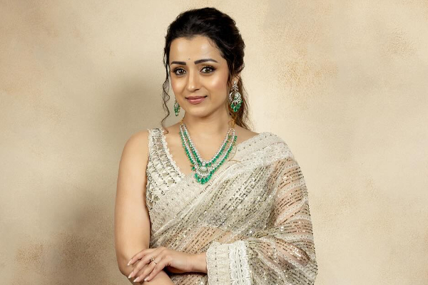 அருவருப்பா இருக்கு.. சட்டப்படி கடும் நடவடிக்கை! கூவத்தூர் சர்ச்சைக்கு த்ரிஷா அதிரடி ட்வீட் | Trisha To Take Legal Action Koovathur Controversy