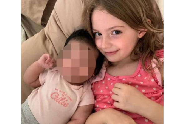 வேறொருவரின் குழந்தையை பெற்றெடுத்த பெண்!  தெரியவந்த அதிர்ச்சிகர உண்மை | Two Mothers Give Birth To Each Other S Babies