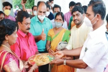 ‘‘மாமா உங்க பொண்ணு மனசு போதும்  கட்டுன புடவையோட அனுப்பி வைங்க’’ -கேரள இளைஞரின் செயலுக்கு குவியும் பாராட்டுகள்!