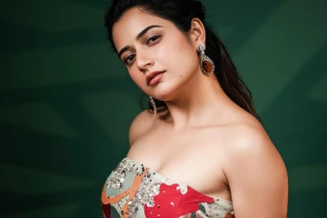 நடிகை ஆஷிகா ரங்கநாத் கிளாமர் போட்டோஷூட்