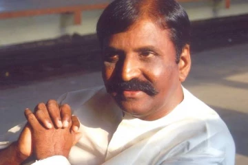 நாடு கடக்கத் துடிக்கும் ராஜபக்ச? இலங்கை குறித்து கவிஞர் வைரமுத்து ஆவேசபதிவு..