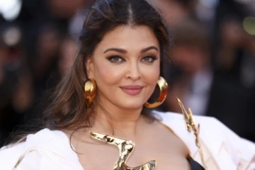 ஐஸ்வர்யா ராய் காரில் மோதிய பேருந்து.. இணையத்தில் வைரலாகும் வீடியோ