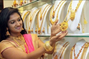 மளமளவென சரிந்த தங்கம் விலை! கடையில் குவியும் வாடிக்கையாளர்கள்