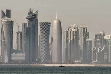 මැදපෙරදිග උණුසුම් කරමින් කටාර් වෙරළට ඔබ්බෙන් වූ තෙල් නෞකාවකට ප්‍රහාරයක්