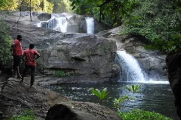 මන්නකැටිය ඇල්ලේ දියනෑමට ගිය පුද්ගලයෙකු මරුට - අයෙක් මේ වනතුරු අතුරුදන්