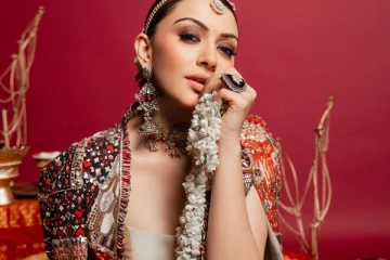 மல்லிப்பூ வெச்சி வெச்சி வாடுதே.. நடிகை ஹன்சிகா மோத்வாணி அழகிய போட்டோஷூட்