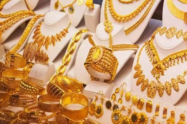 லட்சத்தை விட்டு இறங்கிய தங்கம் விலை - எதிர்கால நிலவரம் என்ன? | Gold Price Today Jan 1 2026