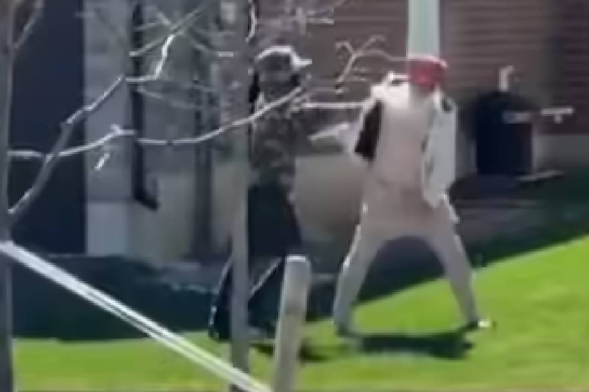 கனடாவில் சீக்கிய முதியவர் மீது இனவெறுப்புத் தாக்குதல் நடத்திய இளைஞர் | Elderly Sikh Man Canada