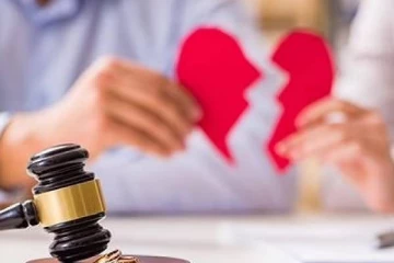 விவாகரத்து வழக்கில் விபரீத தீர்ப்பு வழங்கிய  நீதிமன்றம்!