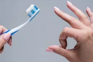 எத்தனை நாட்களுக்கு ஒருமுறை டூத் பிரெஷ்ஷை மாற்ற வேண்டும்?