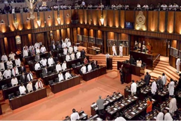 ආණ්ඩුවෙන් පිරිසක් හදිසියේ ඉවත්වීමට තීරණයක් ගනී...ඉවත්වන කණ්ඩායම මෙන්න..නාමල් ගෙනුත් විශේෂ ප්රකාශයක්..