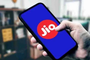 அதிரடியாக குறைக்கப்பட்ட ஜியோ கட்டணம்... மகிழ்ச்சியில் வாடிக்கையாளர்