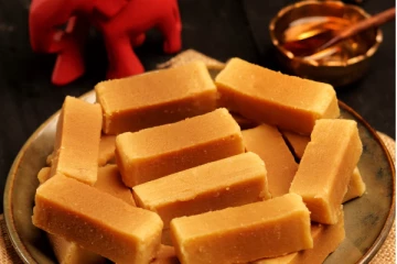 வீடே நெய் மணக்க மணக்க எப்படி மைசூர்பாகு செய்யலாம்?