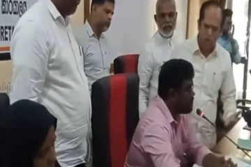 காத்தான்குடி அபிவிருத்திக் குழுக் கூட்டத்தில் பரபரப்பு: எதிர்க்கட்சி உறுப்பினர்கள் வெளியேற்ற முயற்சித்தால் எழுந்த சர்ச்சை
