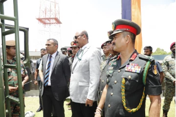 இராணுவ தலைமையகத்திற்கு கையளிக்கப்பட்ட அதிநவீன வாகனங்கள்(Photos)