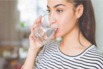 காலை எழுந்தவுடன் தண்ணீருடன் இதை மட்டும் சாப்பிட்டால் போதும்! 5 நிமிடத்தில் நடக்கும் அதிசயம்