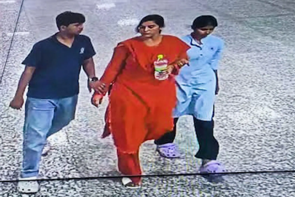 பிள்ளைகளை தனியாக விட்டுச் செல்ல விருப்பம் இல்லை... பெண் எடுத்த பயங்கர முடிவு | Hyderabad Techie Kills 2 Childs And Die Herself