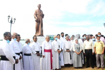தமிழர்களுக்காக குரல்கொடுத்து  காணாமல்போன அருட்தந்தையின் திருவுருவச்சிலை திறப்பு