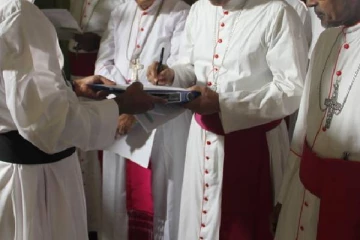 நத்தார் நிகழ்வு முடித்து விட்டு திரும்பிய அருட்தந்தையர்களிற்கு நேர்ந்த சம்பவம்