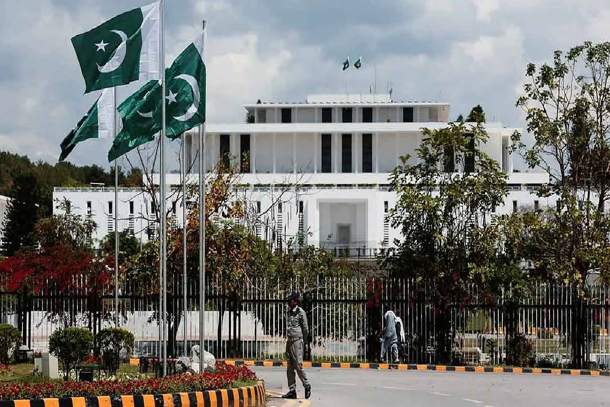 உலக அரசியலில் புதிய நகர்வு ; அமெரிக்கா–ஈரான் நாடுகளுக்கிடையே பாலமாக பாகிஸ்தான் | Pakistan As A Bridge Between America And Iran உலக அரசியலில் புதிய நகர்வு ; அமெரிக்கா–ஈரான் நாடுகளுக்கிடையே பாலமாக பாகிஸ்தான் | Pakistan As A Bridge Between America And Iran