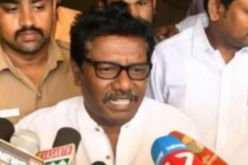 எடப்பாடி பழனிசாமி நம்பவைத்து கழுத்தை அறுத்துவிட்டார்: கருணாஸ் ஆவேச பேச்சு