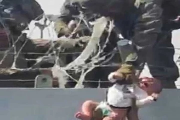 அமெரிக்க  வீராிடம் ஒப்படைக்கப்பட்ட குழந்தையை   காணவில்லை