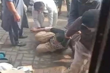 4 பெண்களை நிர்வாணமாக்கி ஊர்வலமாக அழைத்து செல்லப்படும் கொடூர காட்சிகள்