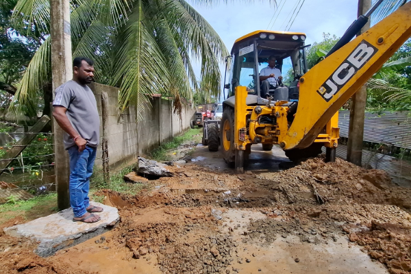 மட்டக்களப்பில் இடையிடையே மழை - பாதிப்பை எதிர்கொள்ள தயார் நிலையில் படையினர் | Weather Warning In Sri Lanka மட்டக்களப்பில் இடையிடையே மழை - பாதிப்பை எதிர்கொள்ள தயார் நிலையில் படையினர் | Weather Warning In Sri Lanka