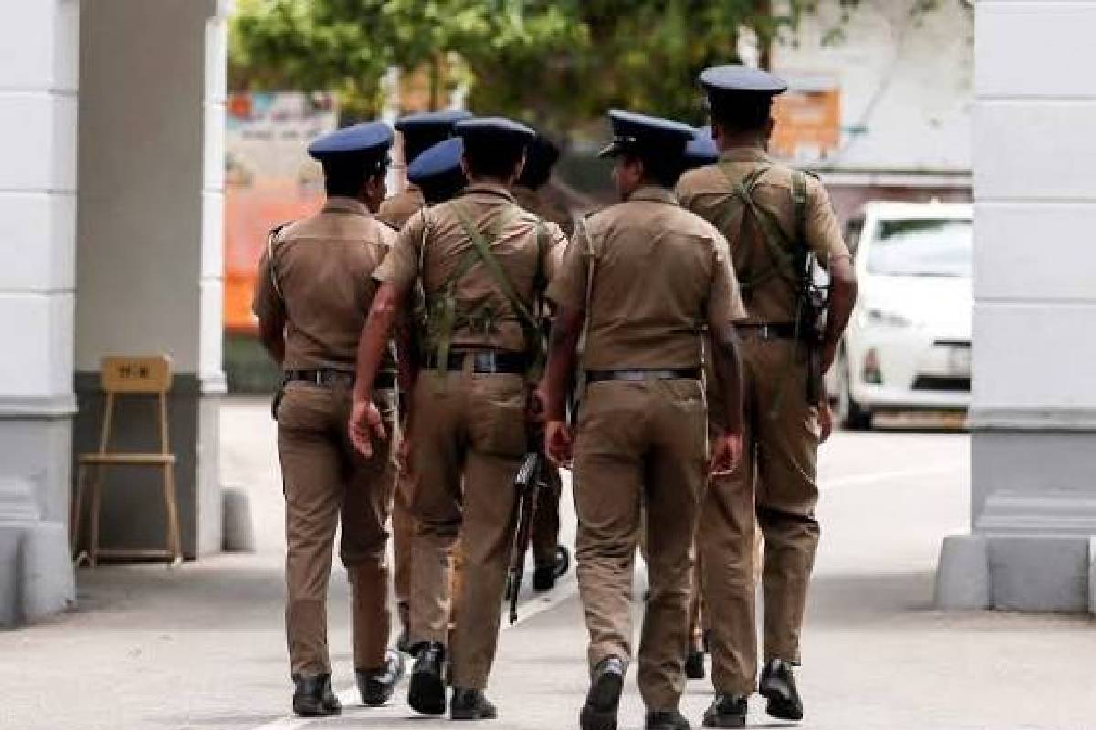 யாழ்.ஆழியவளையில் பெருமளவிலான கஞ்சா பொதிகள் மீட்பு | 14 5 Kg Of Cannabis Seized At Aazhiyavalai யாழ்.ஆழியவளையில் பெருமளவிலான கஞ்சா பொதிகள் மீட்பு | 14 5 Kg Of Cannabis Seized At Aazhiyavalai