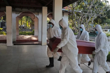 கொவிட் தொற்றால் அம்மா, அப்பா, மகன் மரணம்