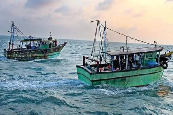 வடமராட்சி கிழக்கு கடற்றொழிலாளர் கூட்டுறவு சங்கங்களின் சமாசத்தில் ஊழல்: முரளிதரன் குற்றச்சாட்டு | Vadamarachchi East Sea Workers Cooperative Society