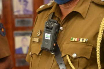 யாழில் 10 லட்சம் ரூபாயுடன் கையும் மெய்யுமாக சிக்கிய தமிழ் பொலிஸ் உத்தியோகத்தர்