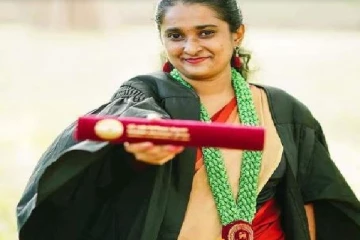 பேராதனை பல்கலை மாணவியே பாறையில் இருந்து தவறி வீழ்ந்து உயிரிழப்பு(படங்கள்)