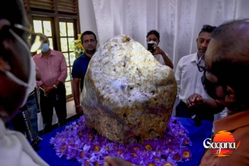 ලොව විශාලතම කුරුවින්ද මැණික් පොකුර කොළඹදී විකිණීමට සූදානම්ලු