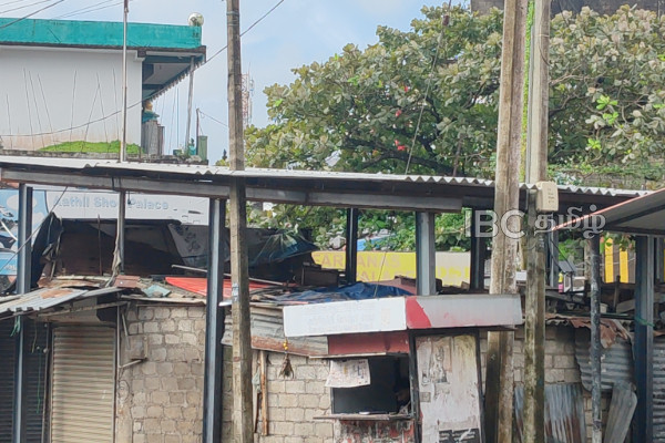 வவுனியாவில் அனுமதியின்றி அமைக்கப்படும் வியாபார நிலையம் | Business Center Set Up Without Permission Vavuniya