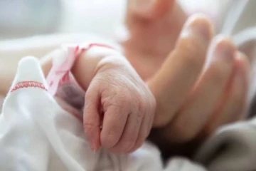 யாழில் பெண்ணின் கருப்பை வெடித்து பரிதாபமாக உயிரிழந்த சிசு!