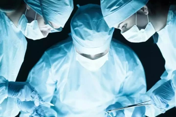 முல்லைத்தீவில் பிரசவத்திற்கு சென்ற தாயின் வயிற்றில் துணியை வைத்து தைத்த மருத்துவரகள்!